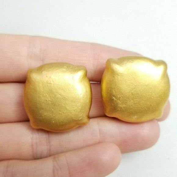 Vintage Liz Claiborne Matte Gold Tone Puffy Stud Earrings, Retro 80s 90s Style - Picture 1 of 8
